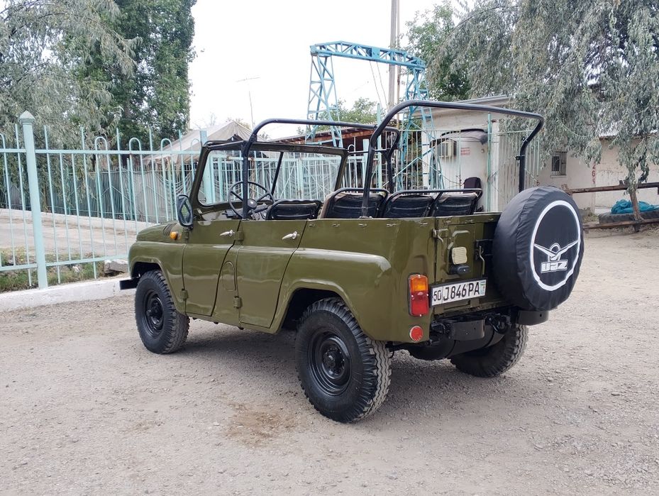 Uaz 3151 sotiladi.