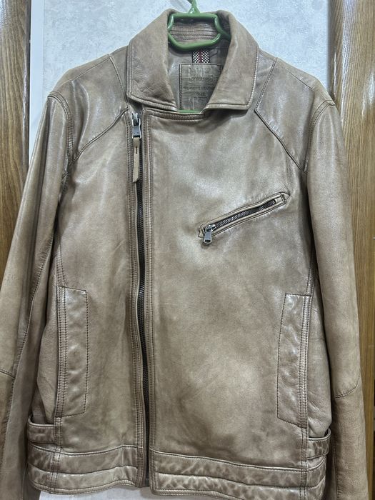 Кожаная мужская куртка “MANGO”