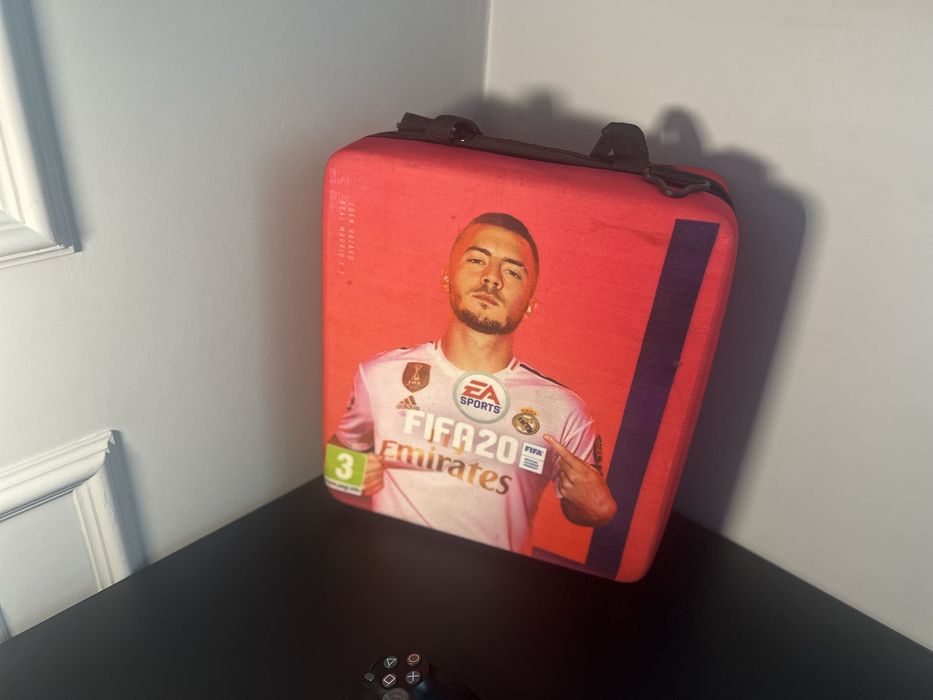 Sony PlayStation 4 Pro 1TB + 2 геймпада + Игры