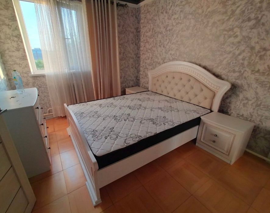 Продам спальный гарнитур