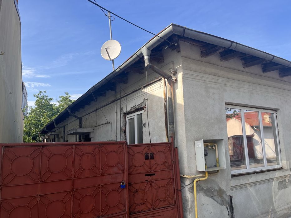 De vanzare teren si constructie veche, zona Politia Rutiera strada Câmpia Islaz