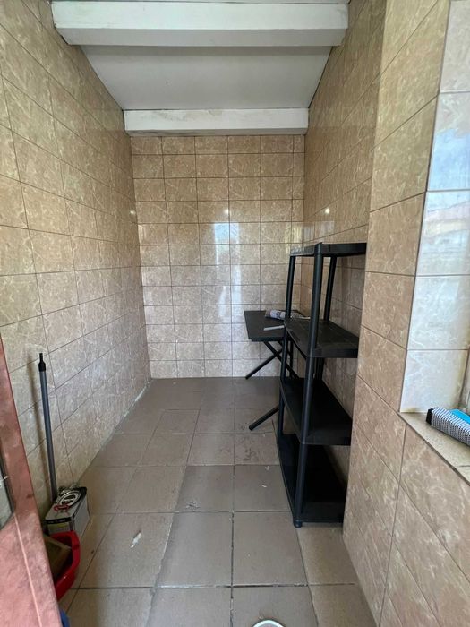 Închiriez garaj cu elevator auto hala Targoviste