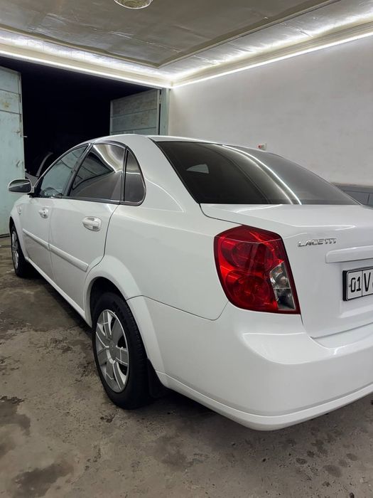 Lacetti 2010 sotiladi