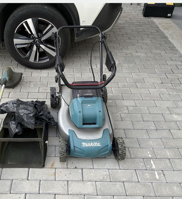 Masina tuns de gazon makita DLM460Z