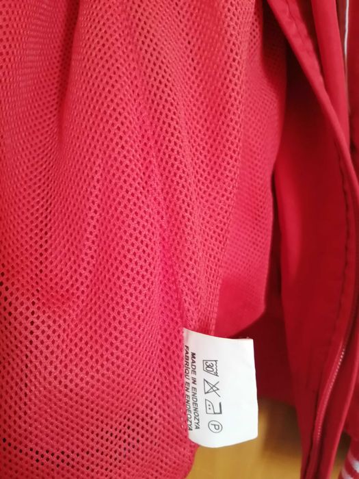 Vând haina sport Adidas