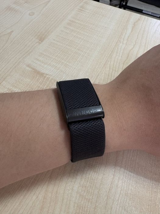 whoop 4.0 black