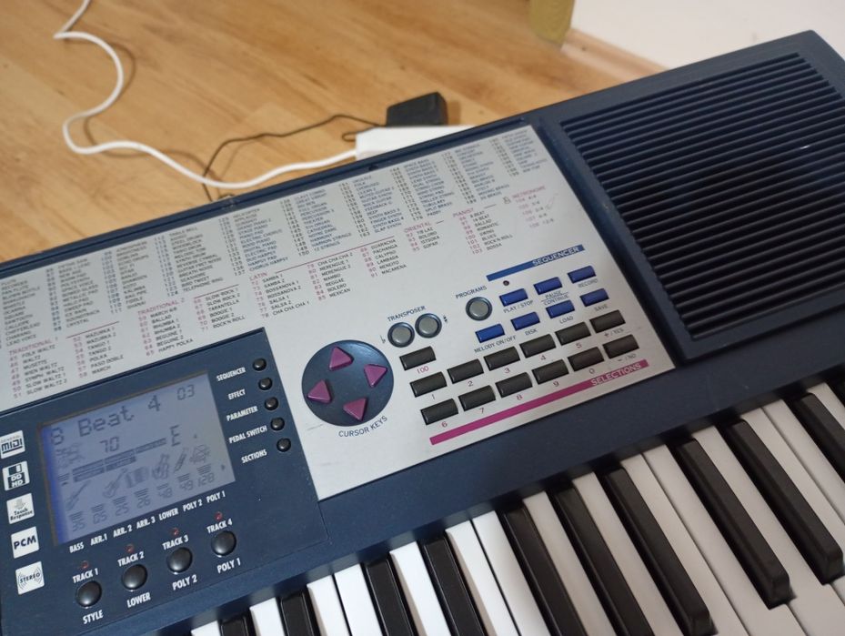 FARFISA TK-84 pian orga sintetizator