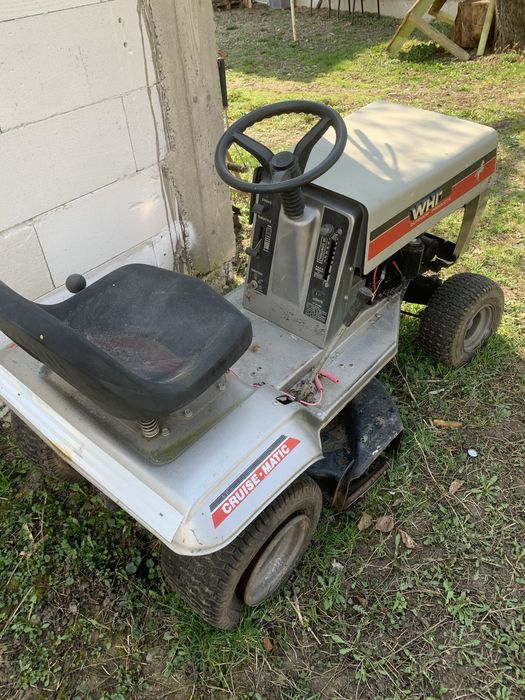 Vând mașină de tuns iarba