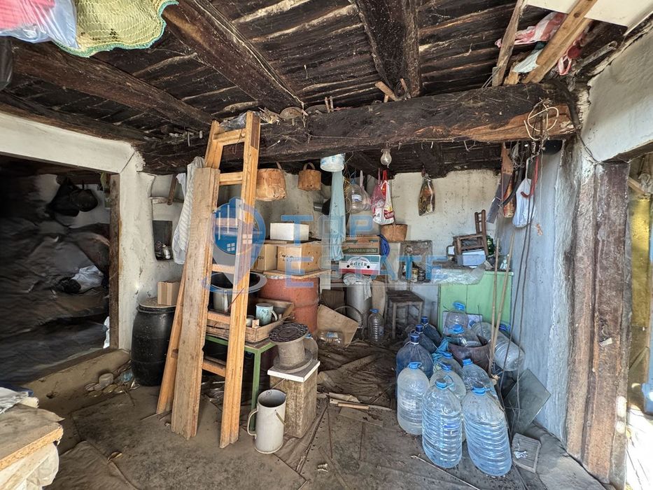 Тухлена къща с голям двор в с. Масларево, област Велико Търново