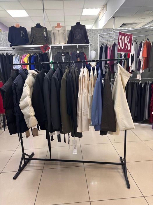 Продам манекен, зеркало, диванчик, стойки