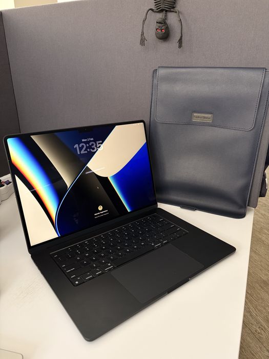 MacBook Air 15" в идеальном состоянии