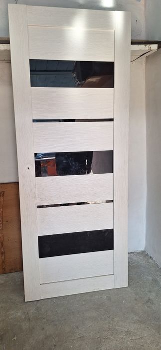 Дверь ,аппақ есік