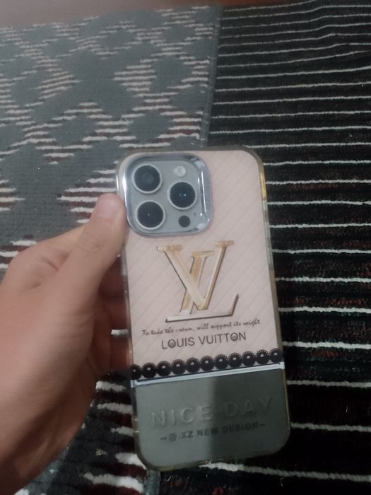 Apple iPhone 15 pro max Dubai orqa kirishkasi yarimi yöq