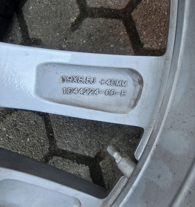 Jante 19” Tesla Model 3 -cauciucuri vara 235 40 R19 + senzori presiune