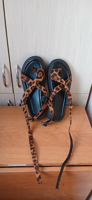 Продам босоножки