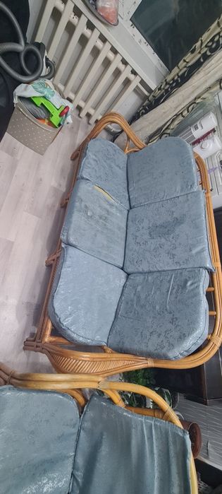 Диван деревянный