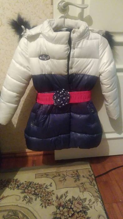 Куртка девочкам  на 5-6-7 лет новая