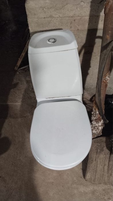 продам унитаз с бочком