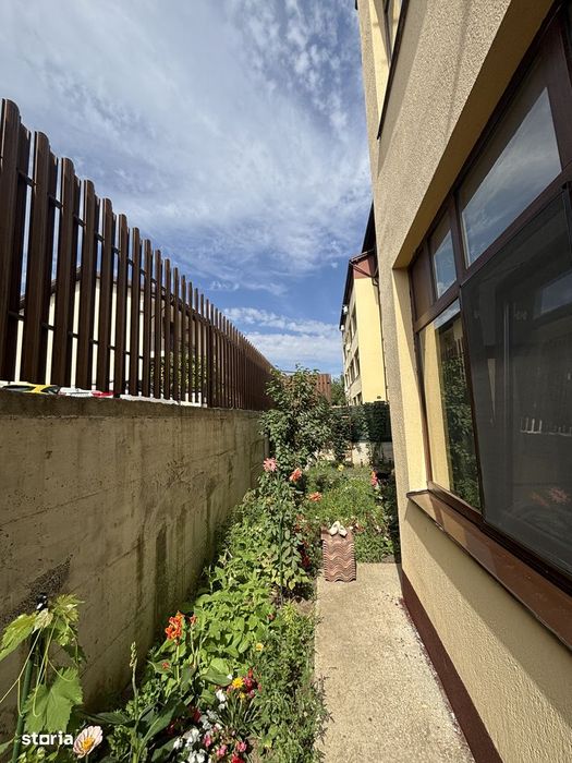 Persoană fizică, apartament cu 3 camere și grădină