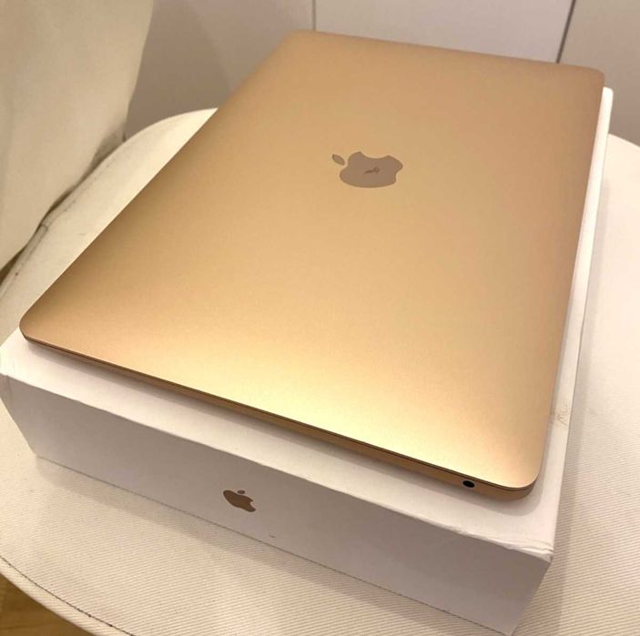 MacBook Air 13-inch, Apple M1 chip, 8GB RAM, 256GB SSD