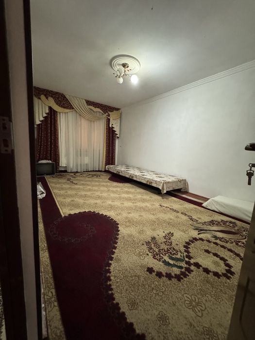 Avroradan 4 etajkali domdan 3 xonali uy sotiladi srochno