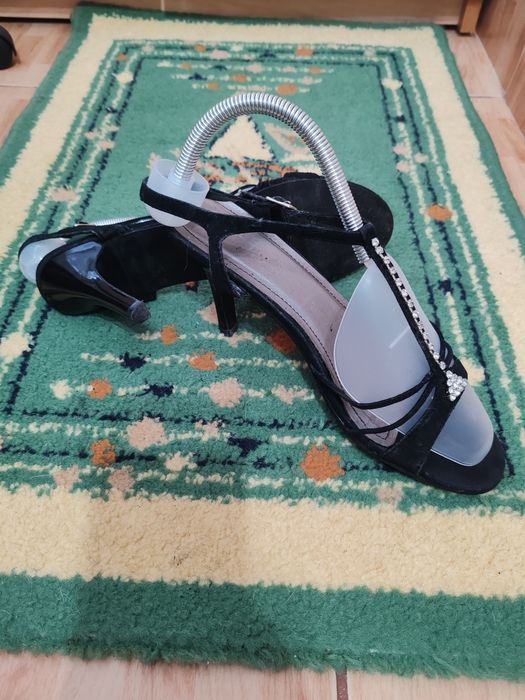 Sandale elegante cu pietre decorative