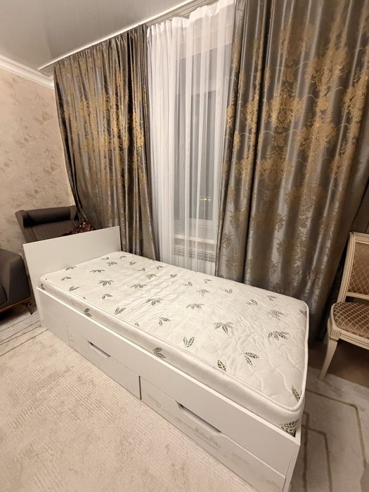 Продается кровать с матрасом!