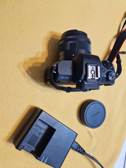 Canon M50 ,folosit f putin