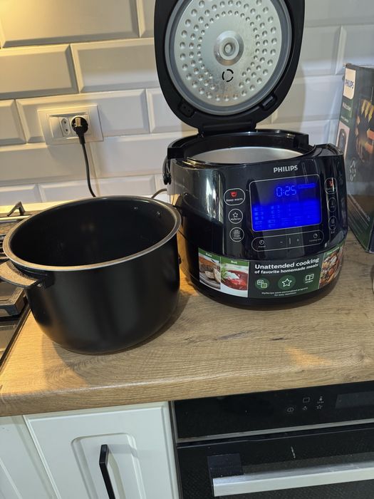 Multicooker Philips HD4749/70, 1070 W, 5 L, functie Slow-Cooker, 22 Programe automate, Negru