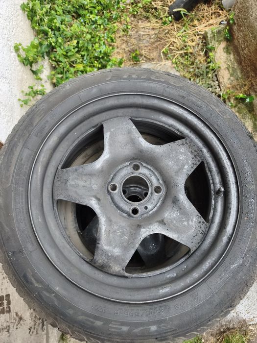 Vând set 4 roți de iarnă cu jante și capace originale Dacia anvelope Debica dot 48  2024