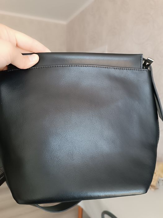 Продам новую кожаную сумку