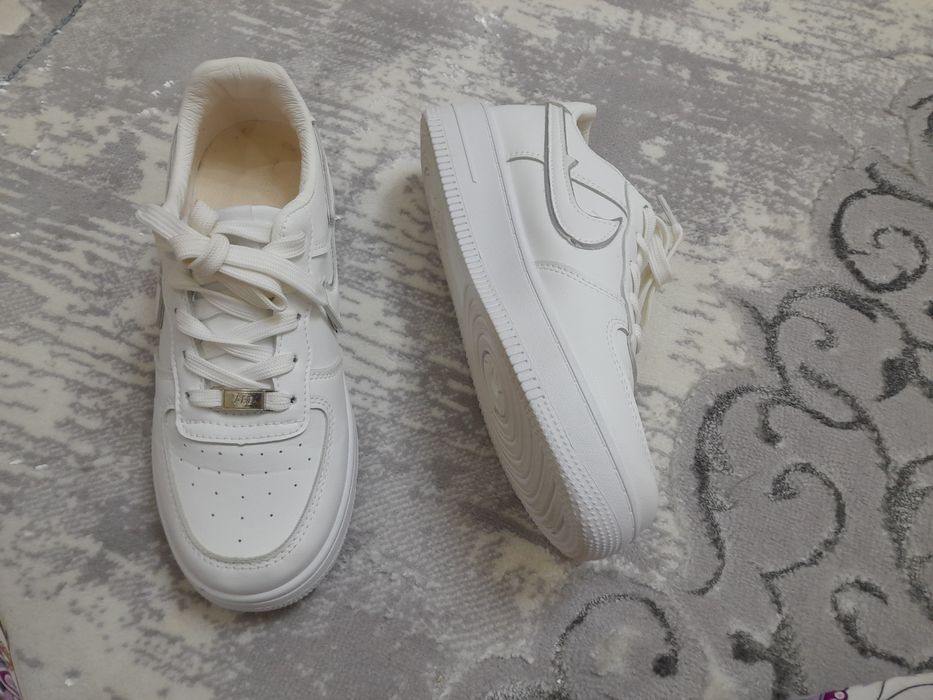 Nike кроссовки новые