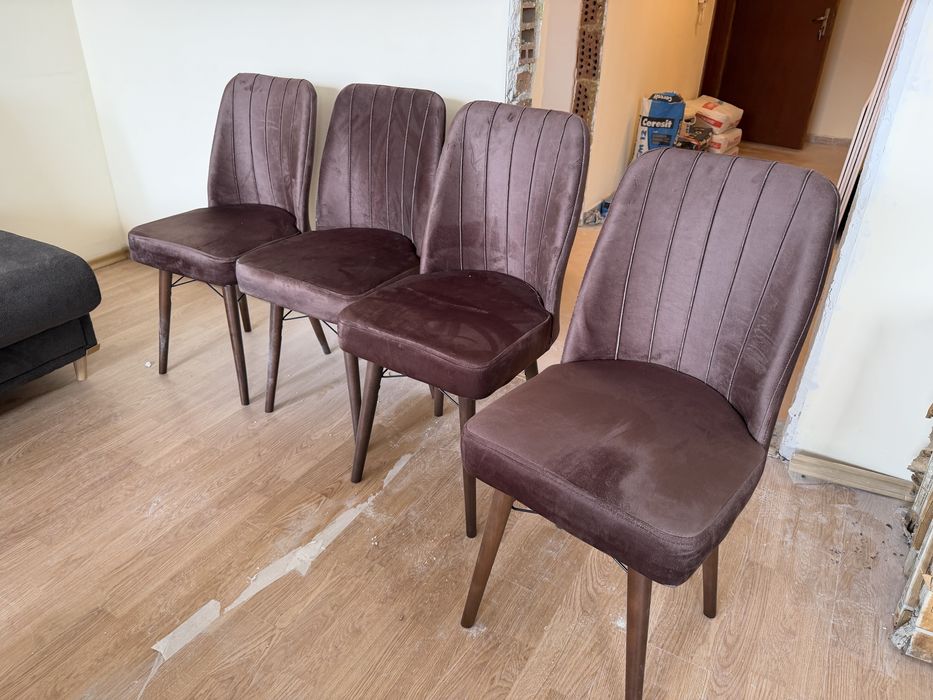 Комплект трапезарна маса със столове