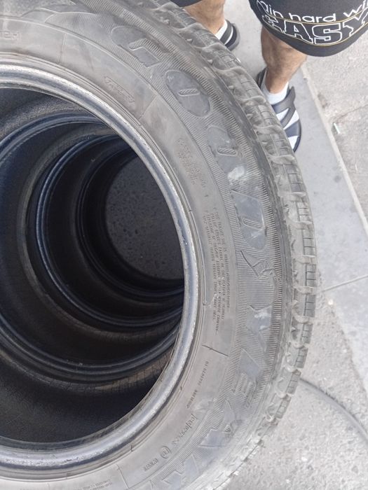 Авто шина в хорошем состоянии