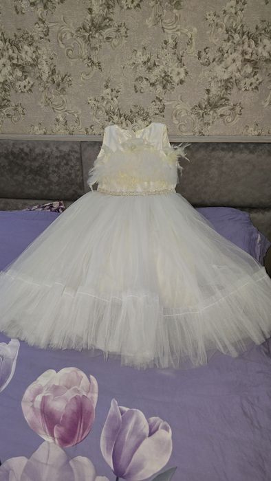 Бальное, нарядное плать.