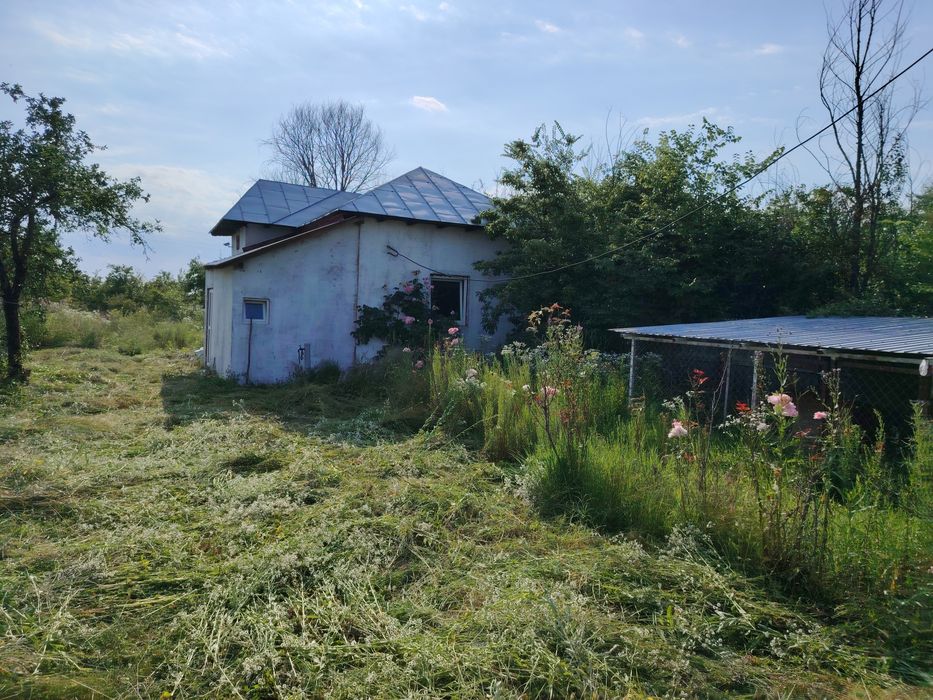 Unic proprietar vând casă și pamant