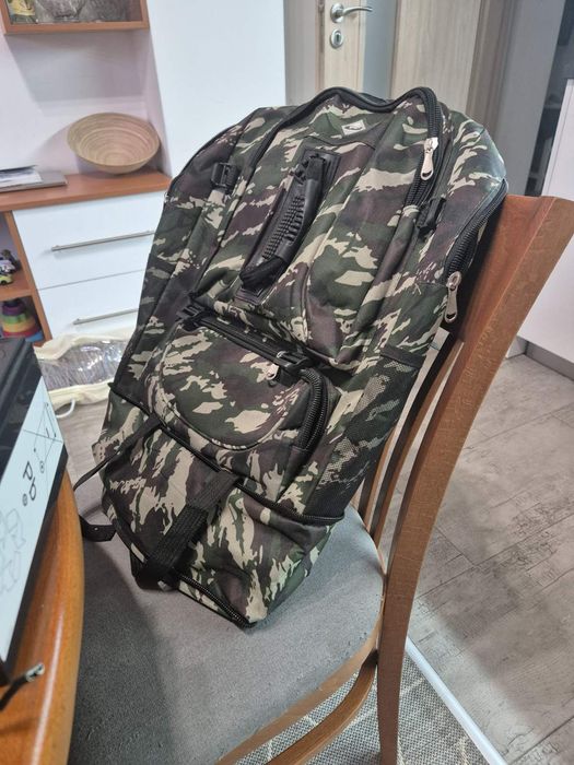 Лодка за захранка Катамаран V888 с вграден сонар