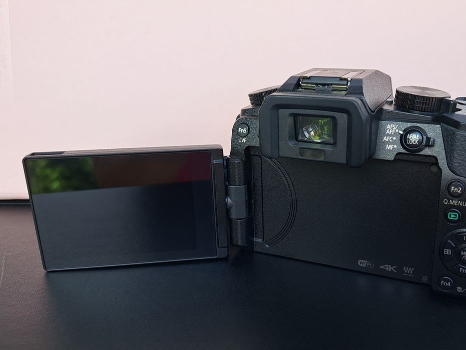 Фотоапарат Panasonic Lumix G7 + 3 обектива + пълен комплект аксесоари