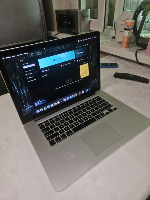 MacBook 15 pro , 2015 8/256 i7