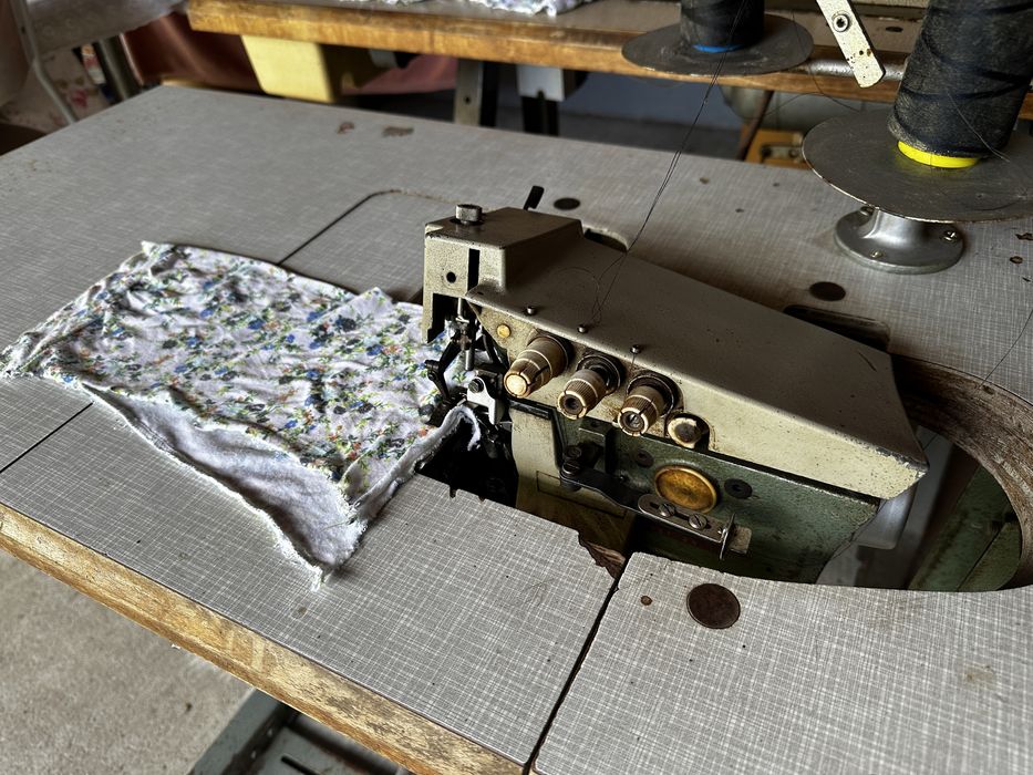 Masina de cusut si masina de surfilat .Industriale Altin germane