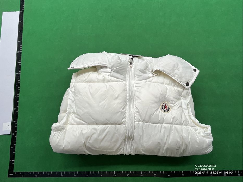 Moncler Бял елек