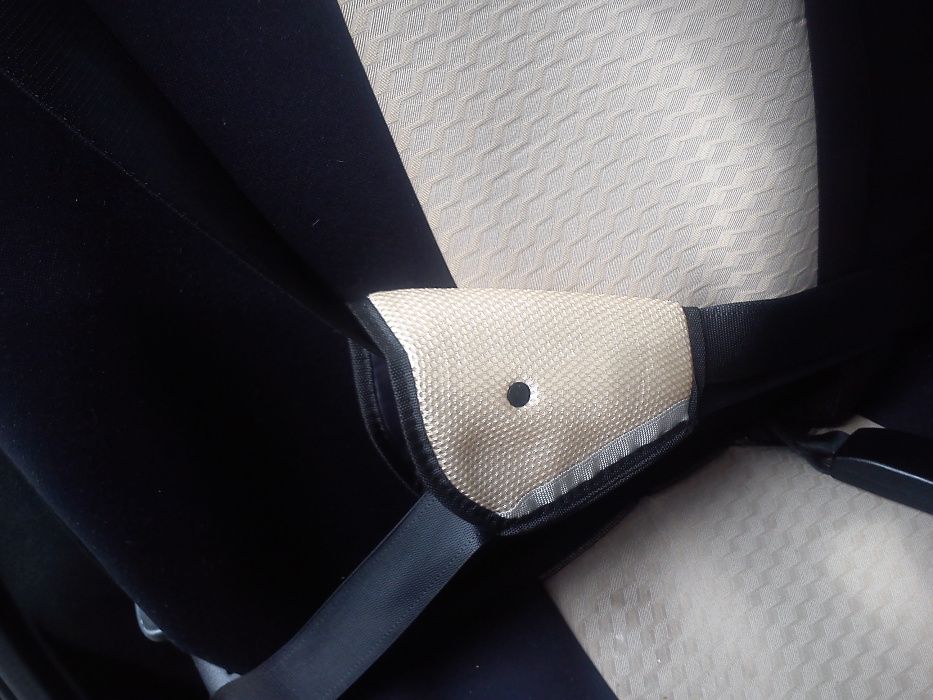 Триъгълници за автоколан за деца,различни цветове-нови