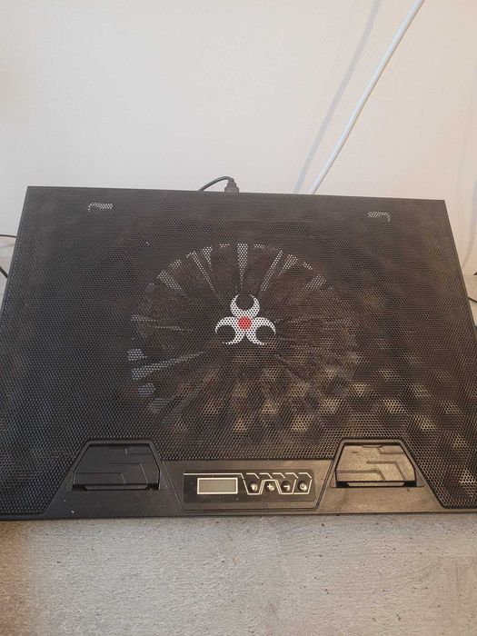 Vând laptop cu accesorii