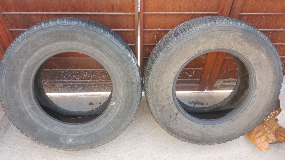 Пара шин в хорошем состоянии nokian hakkapeliitta 30000 тг торг есть