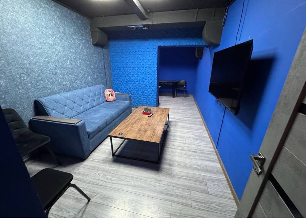 АРЕНДА ПОД ОФИС, Плейстешен и тд 230м2, 2 минут от метро Айбек! 2500$