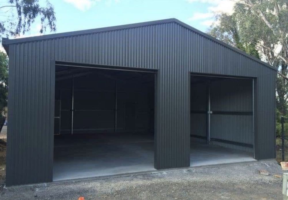 Vand garaj din panouri