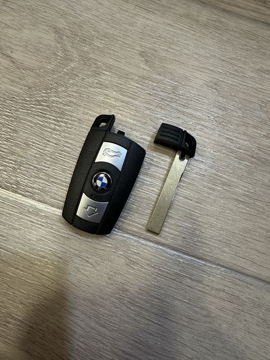 Продам новый автоключ для bmw