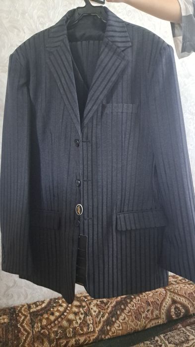 Срочно продам новый костюм