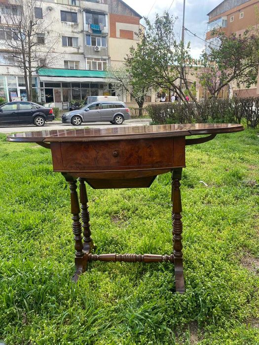 Masa vintage in stare foarte buna