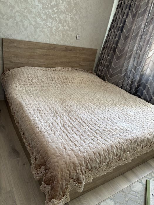 кровать с матрасом 180/200